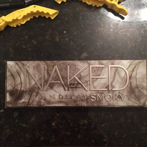 Urban Decay Eye Shadow Smoky Palette